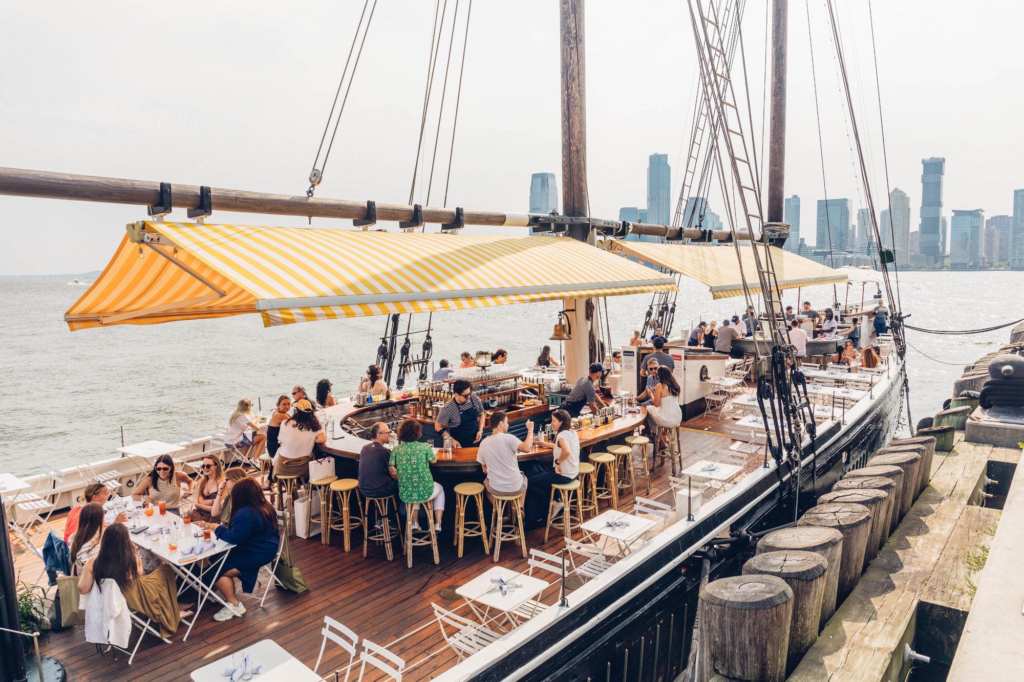 NYC_GrandBanks_Exterior_EmilySchindler_03_jbmn8z
